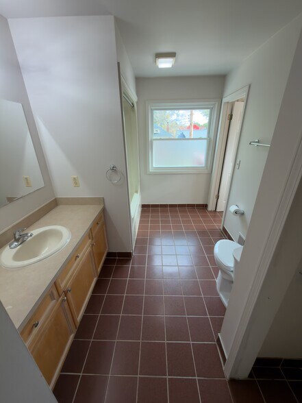 Building Photo - 846 Beaconsfield Ave