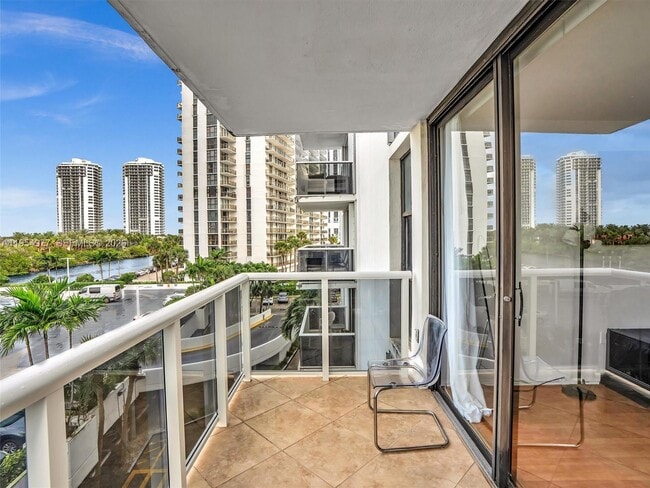 Building Photo - 3675 N Country Club Dr