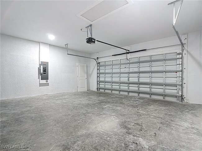 Building Photo - 831 Wabash St