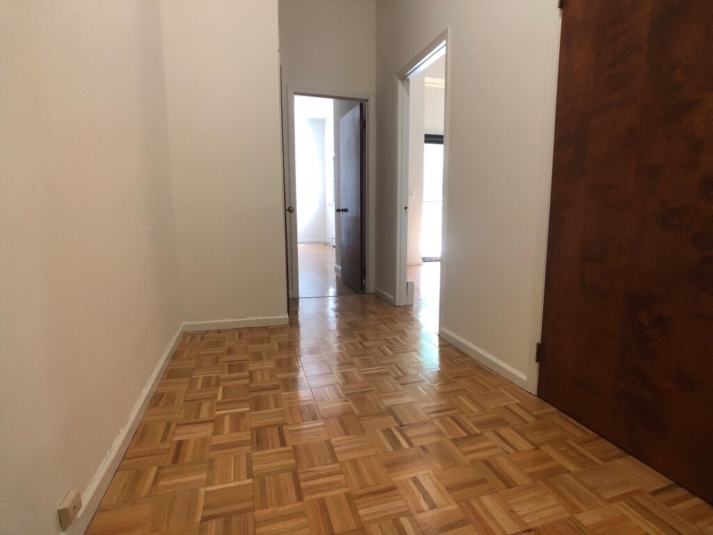 Building Photo - 306 W 106th St