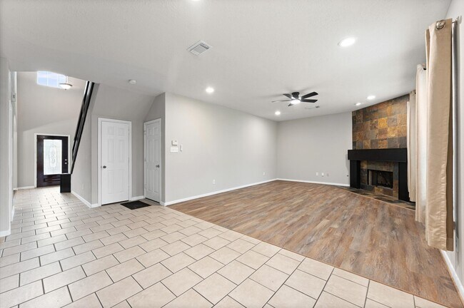 Building Photo - 135 S Spinning Wheel Cir
