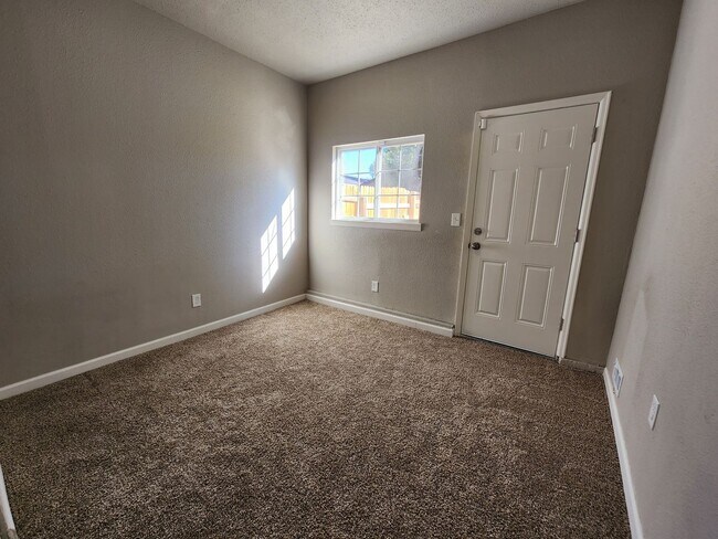 Building Photo - 2874 Carmel Cir