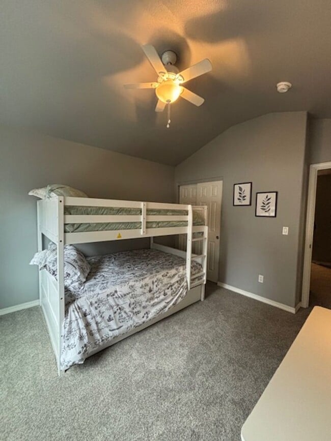 Building Photo - Seasonal Rental - Available August 16, 202...