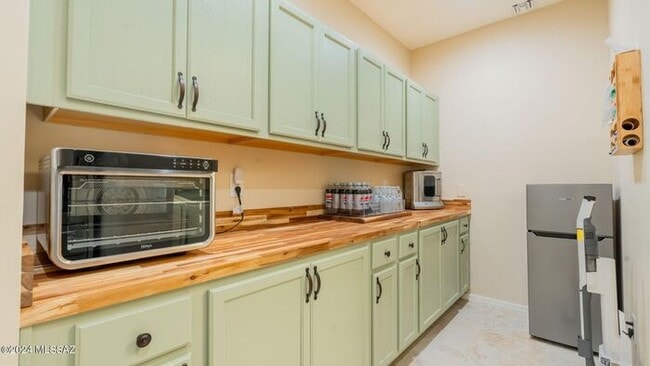 Building Photo - Beautiful Home!