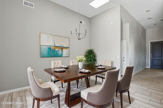 Building Photo - 908 Ada Ln