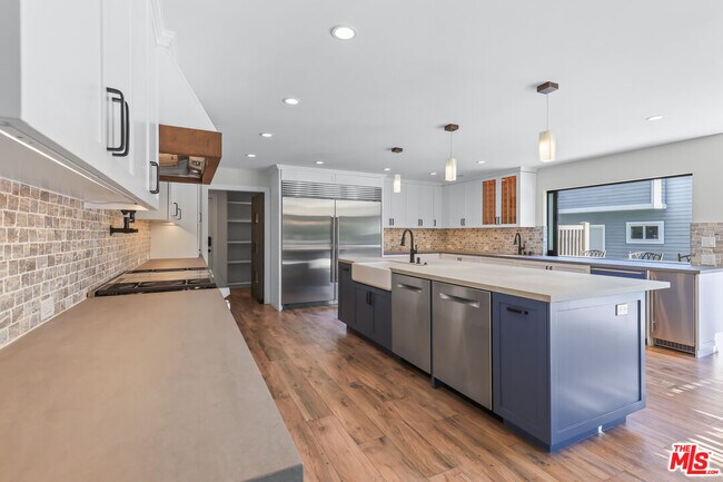 Building Photo - 4744 Haskell Ave