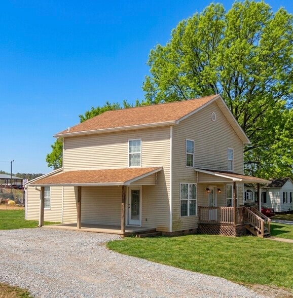 Building Photo - 719 E Jefferson St