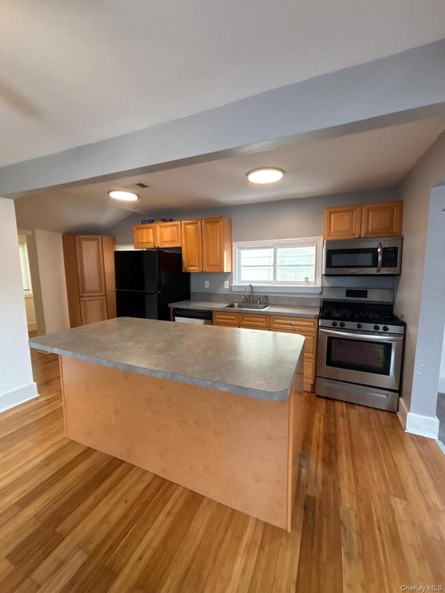 Building Photo - 36 Edwin Ct