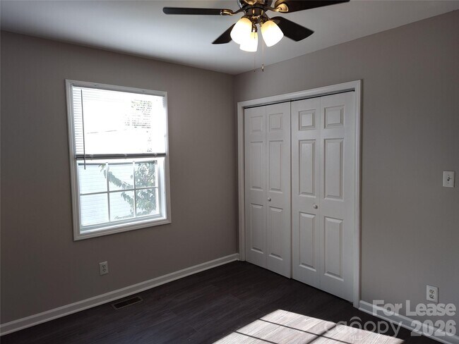 Building Photo - 2831 Mayfair Ave