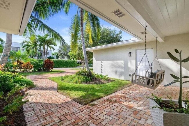 Building Photo - 221 NW 18th St