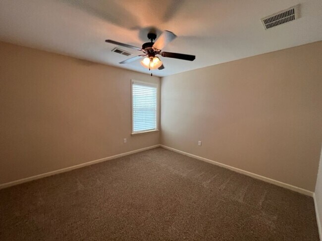 Building Photo - Renovated 4 Bedroom 2.5 Bath Home for Rent!