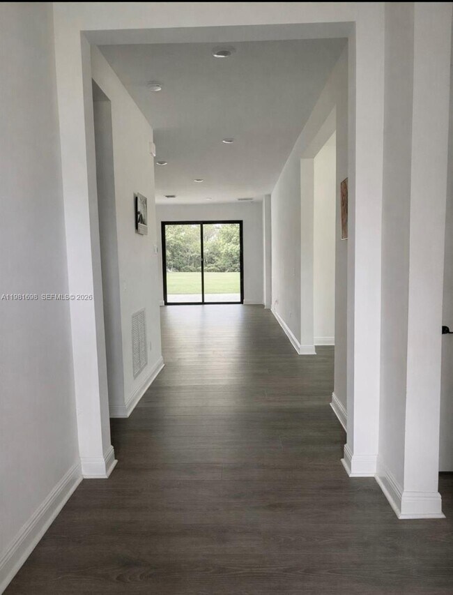 Building Photo - 5364 Siesta Key Ln