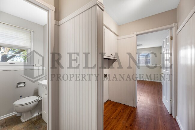 Building Photo - 1440 Community Dr