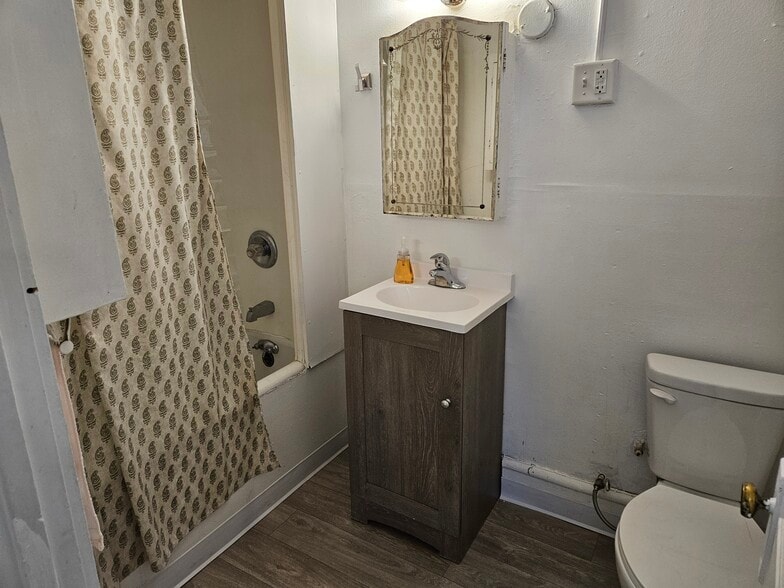 Building Photo - 2910 James Ave S