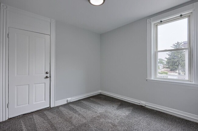 Building Photo - 611 S Prince St