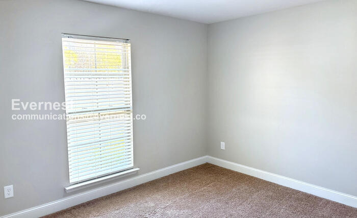 Building Photo - 648 Piney Woods Rd