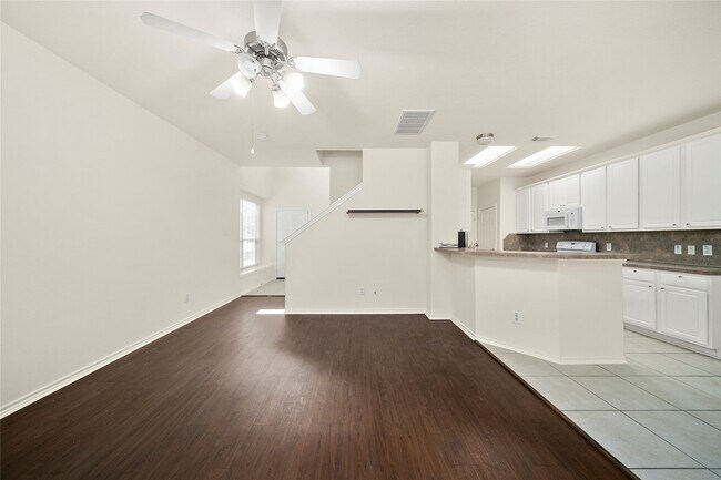 Building Photo - 25238 Finchgrove Ln