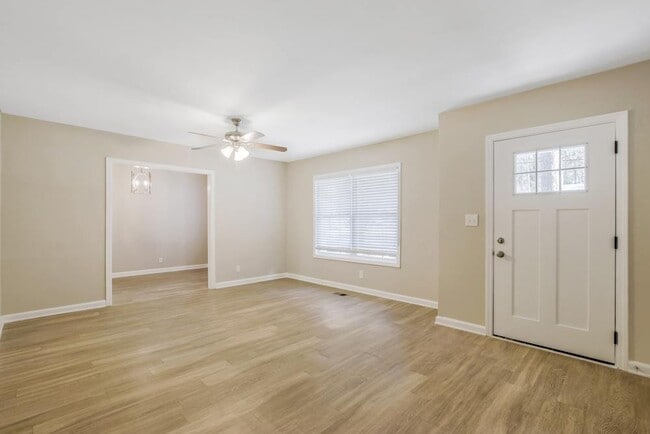 Building Photo - 2966 Sylvan Rd