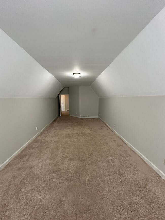 Building Photo - 7294 Old S Dr