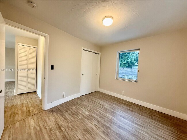 Building Photo - 2730 NE 9th Terrace