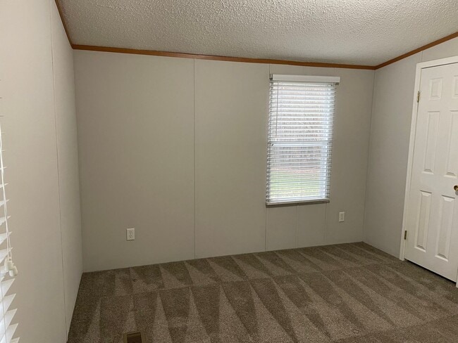 Building Photo - Updated Three Bedroom Two Bath Double Wide in Iron Station
