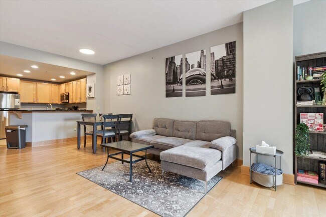 Building Photo - 333 W Mifflin St