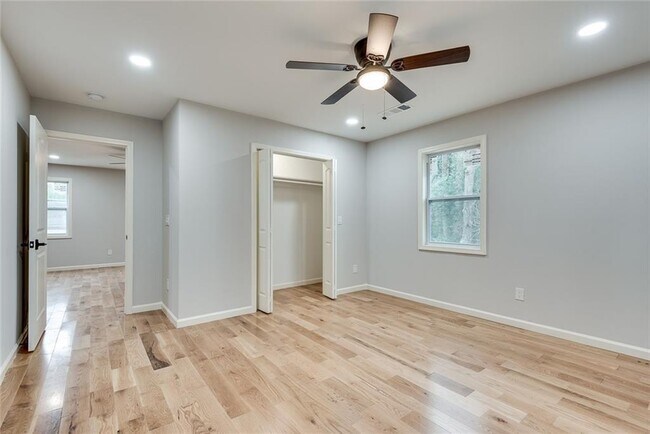 Building Photo - 2575 Barrylynn Dr