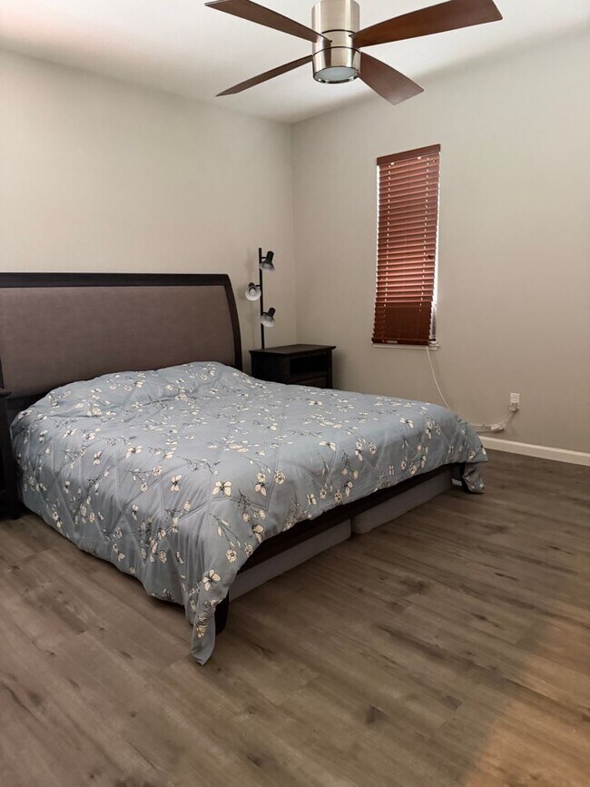 Building Photo - Gorgous 4 bedroom, 3 full bath home with pool
