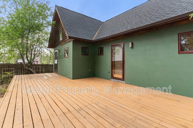 Building Photo - 318 Sulphur Springs Rd