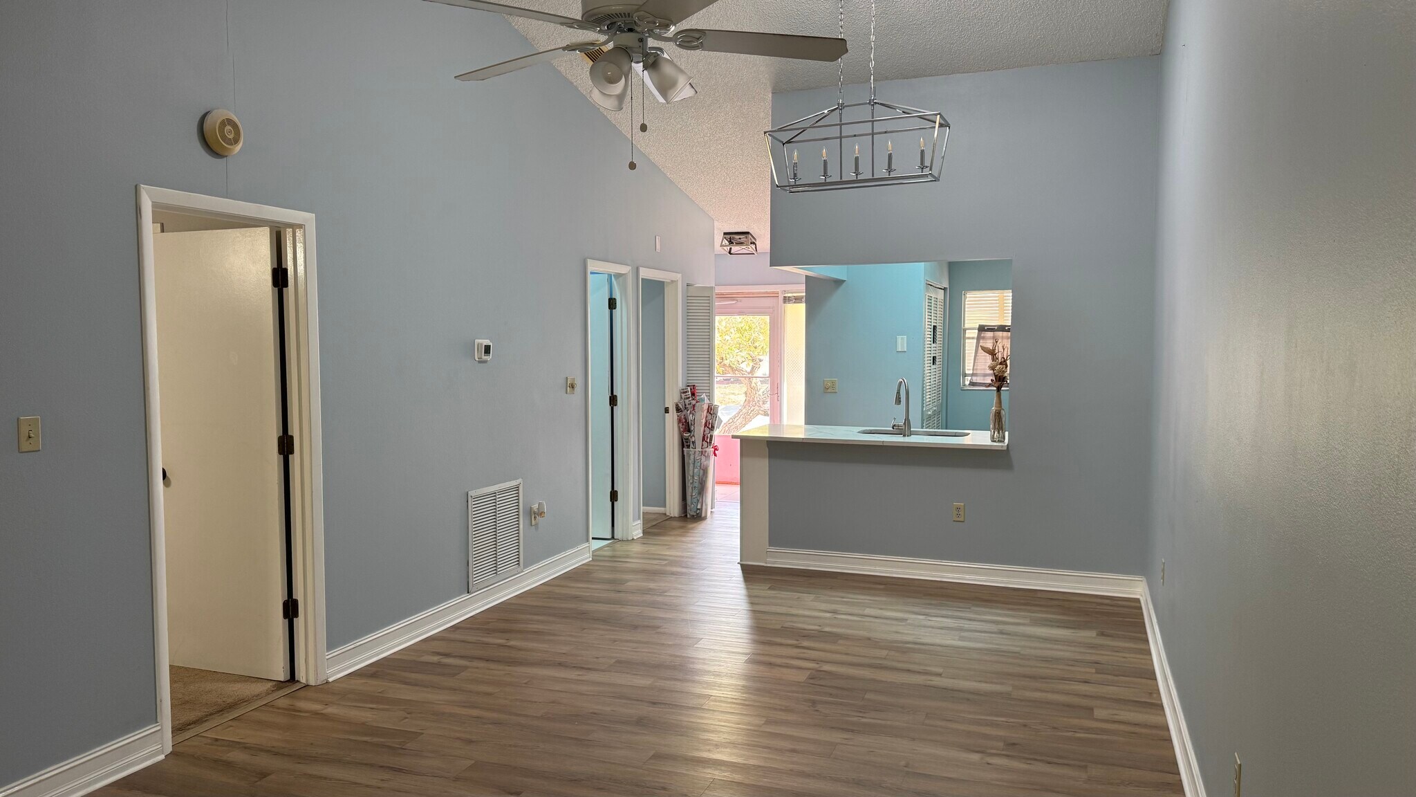 Building Photo - 746 N Jefferson Ave