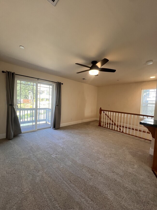 Building Photo - 612 Chief Kelly Dr