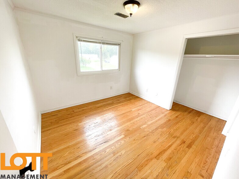 Building Photo - 120 Pueblo St #D