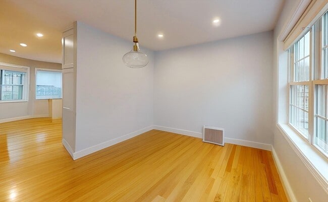 Building Photo - 8 Knollwood Ct