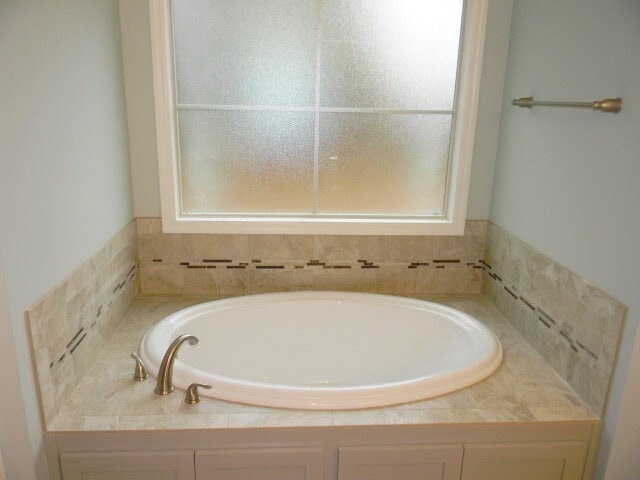 Building Photo - Modern 4BR Home with Open Layout, Granite Counters & Community Pool Access