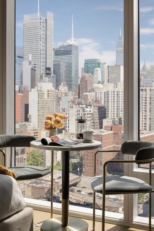 Interior Photo - The Set