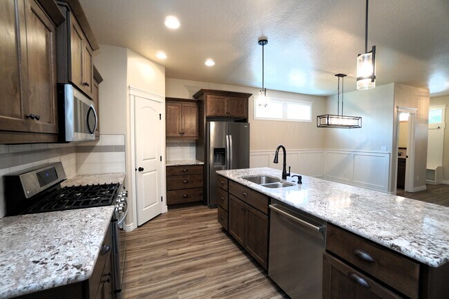 Building Photo - 38 E Ranch Dr
