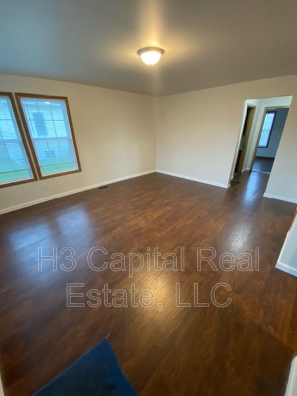 Building Photo - 112 Velma Ave