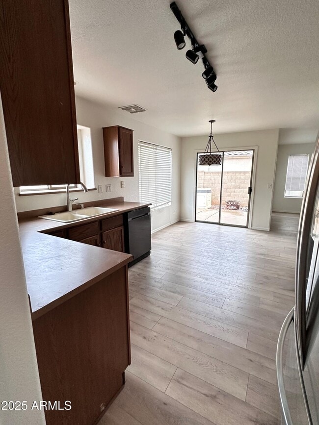 Building Photo - 1782 E Del Rio St