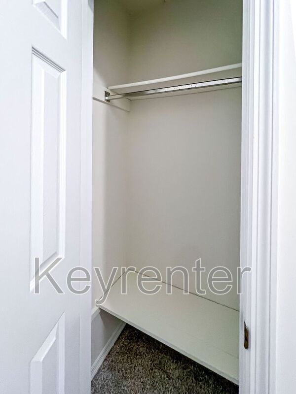 Building Photo - 830 Gondola Dr
