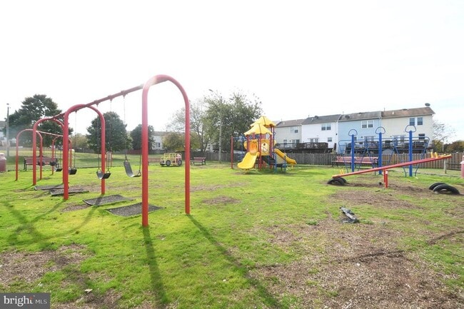 Building Photo - 8635 Union Pl