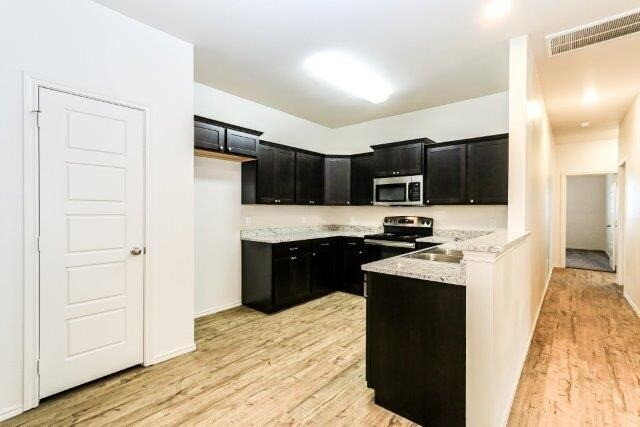 Building Photo - 6, 9 or 12 month Lease! Cooper Schools/ So...