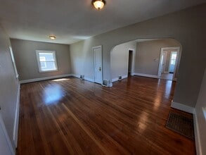 Building Photo - Pet Friendly Home with Fenced Back Yard and Hardwood Floors!