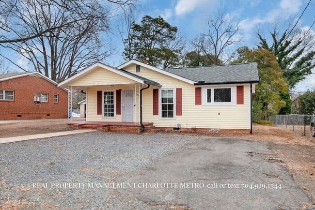Building Photo - Charming Downtown Albemarle Cottage with Timeless Appeal