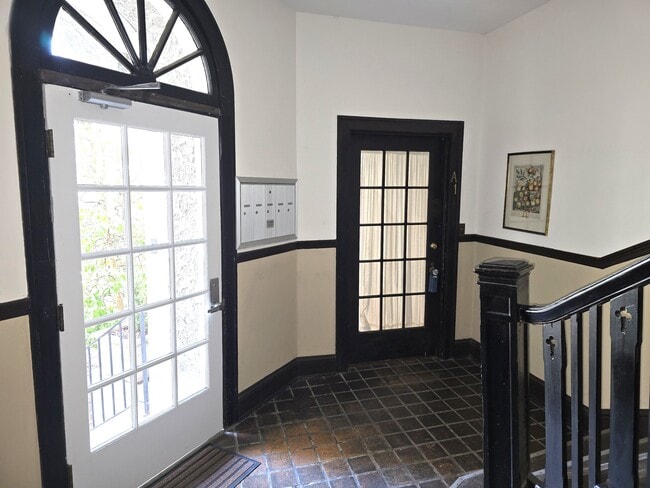 Building Photo - 800 Graydon Ave