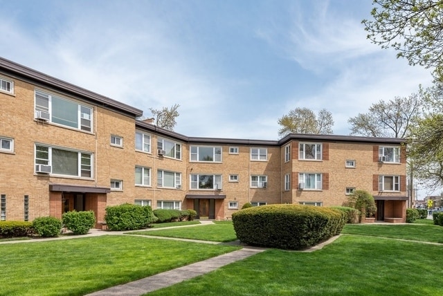 Building Photo - 6809 N Northwest Hwy