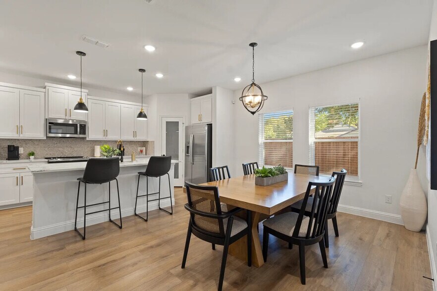 Building Photo - 3122 Chihuahua Ave