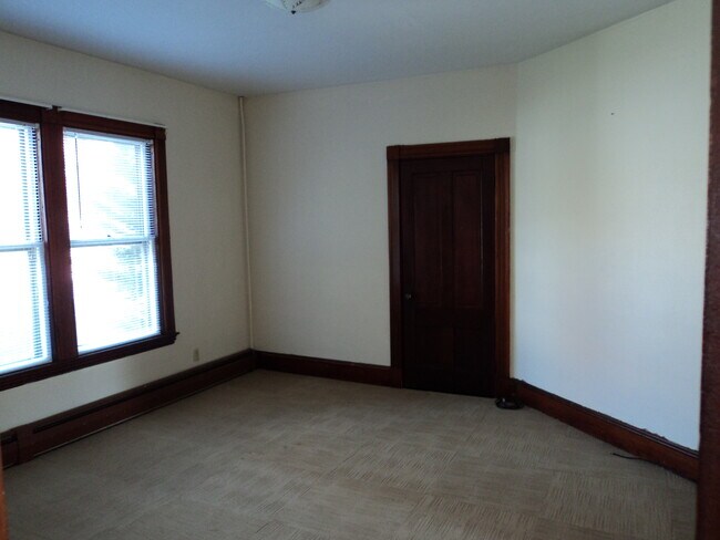 2nd Bedroom - 15 Winchester St