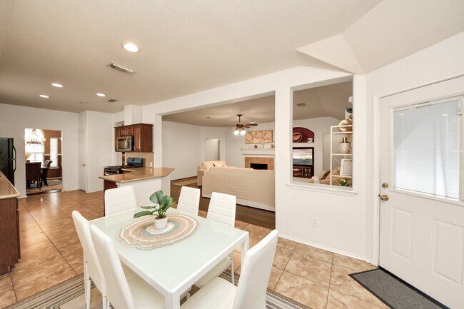 Building Photo - 8714 7 Pines Ln