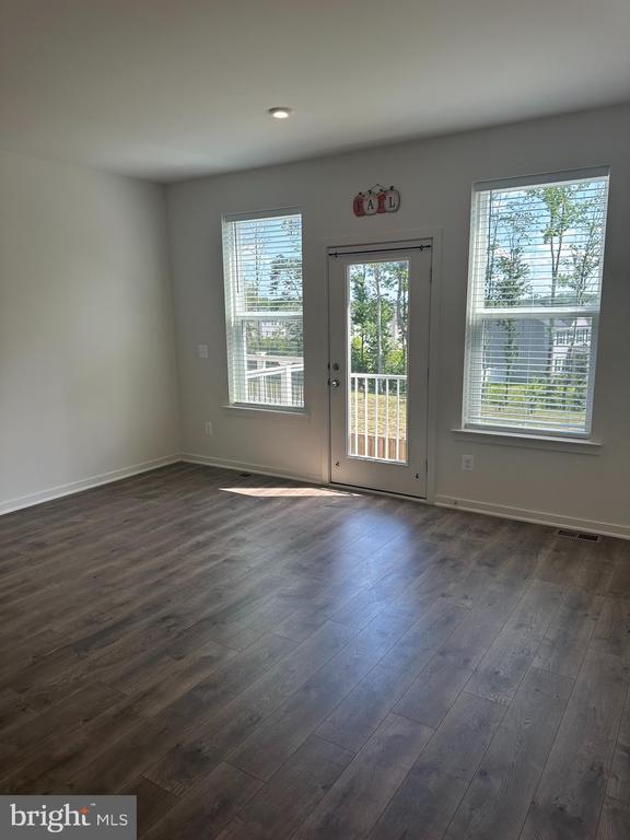 Building Photo - 423 Snowberry Ln