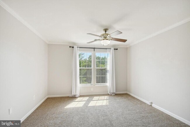 Building Photo - Amazing, updated end unit townhome backing to trees and open common area in Centre Ridge neighbor...